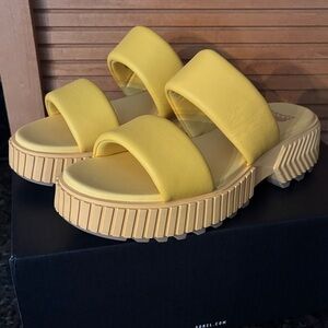 NIB Sorel Ona Streetworks Slide Yellow Women's Sandals